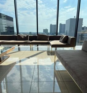 さいたまスーパーアリーナのときに宿泊したカンデオホテルズ大宮のフロント前待合