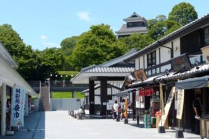 超特急ハルの故郷熊本の桜の小路（城彩苑）